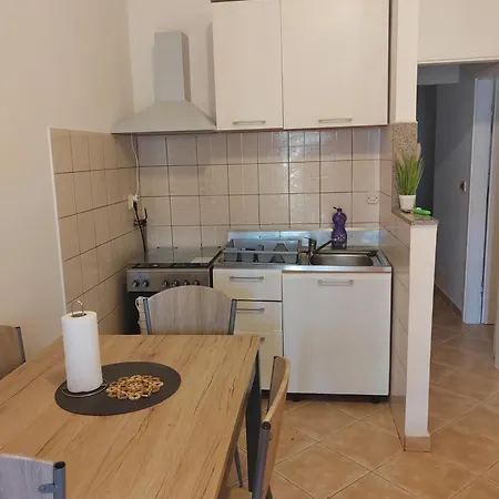 Sandra 1335 Apartment